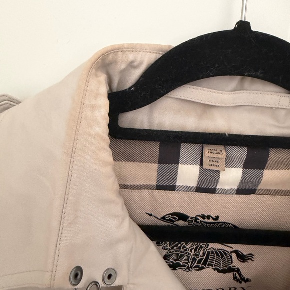 Burberry Classic Trench Coat - Picture 8 of 9